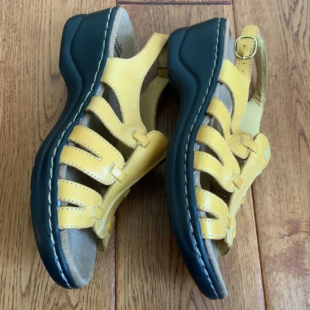Clarks Sandal Lexi Yellow/Marigold Size 7.5 - Picture 3 of 4